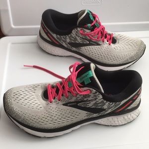 Brooks GORGEOUS!ghost 11 knitted athletic sneakers